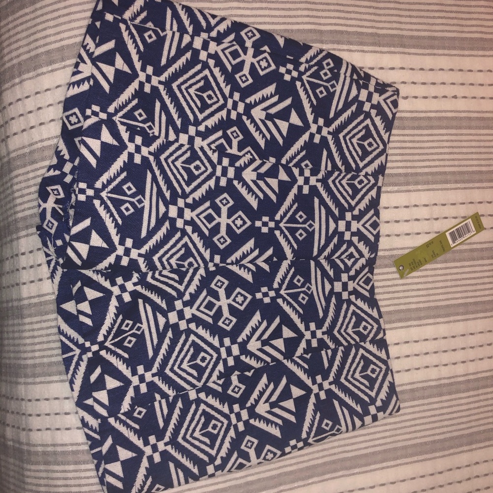 NWT Gianni Bini Aztec print shorts
